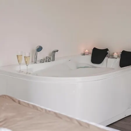 Capuana60 4* Nápoly